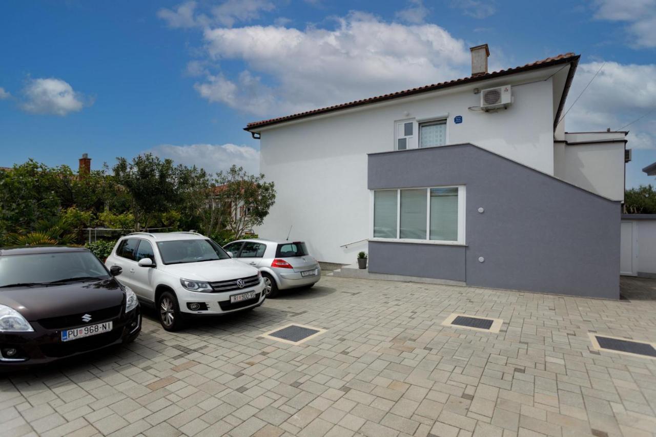 Apartman Laura Krk Town Exterior foto