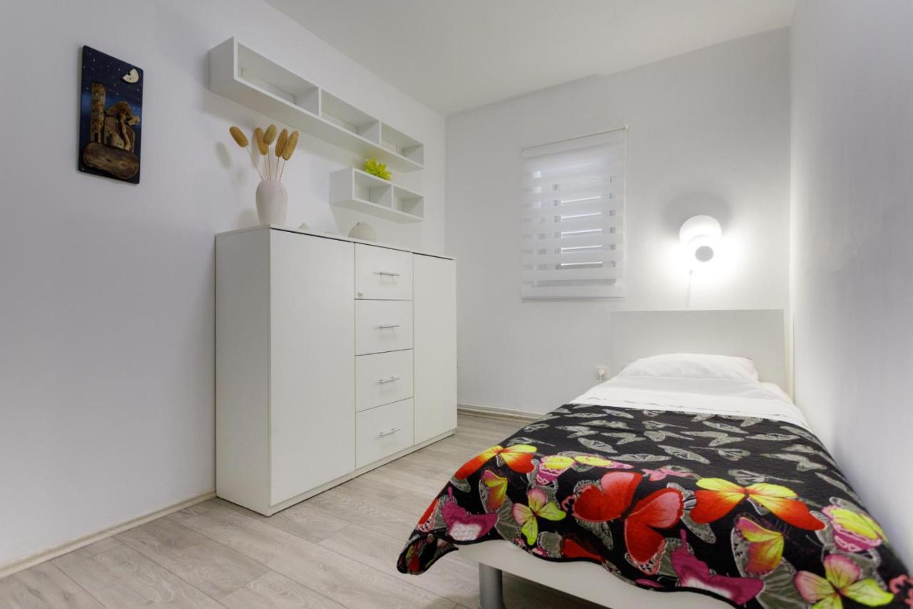 Apartman Laura Krk Town Exterior foto